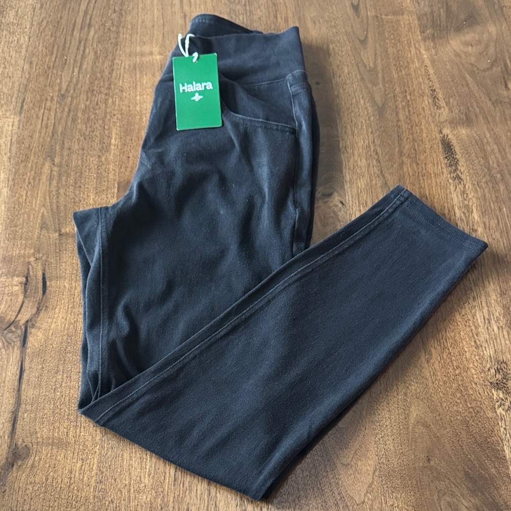 HALARA Black High-Rise Leggings with Pocket